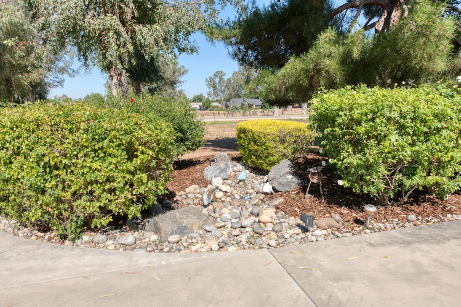 8584 N Madsen Ave, Clovis, CA 93619