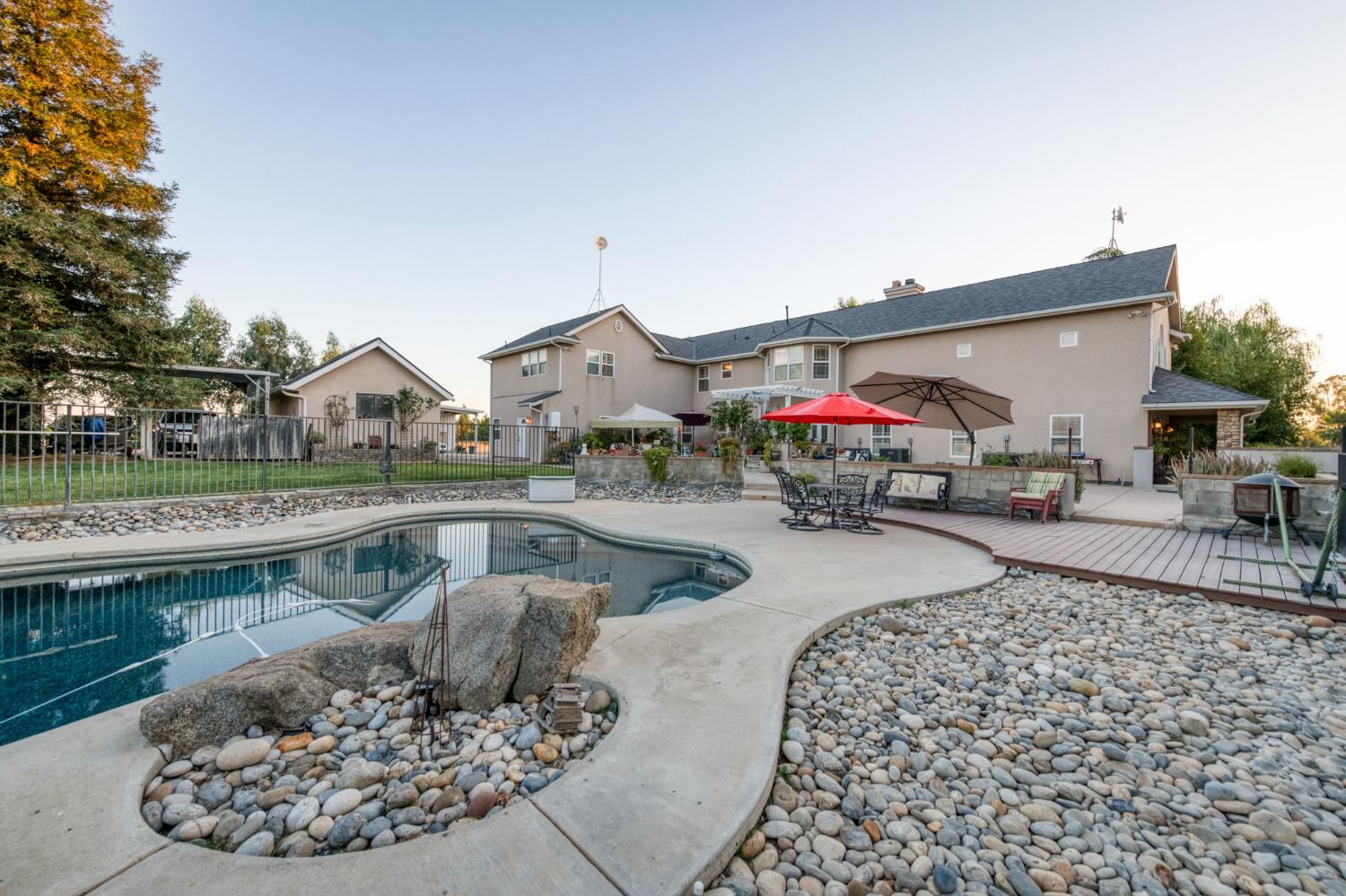 8584 N Madsen Ave, Clovis, CA 93619