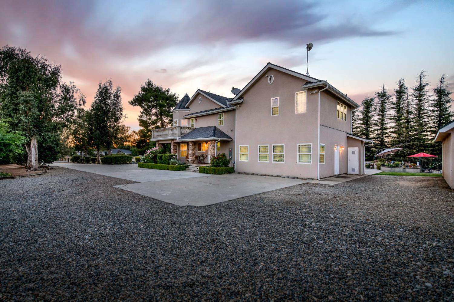 8584 N Madsen Ave, Clovis, CA 93619