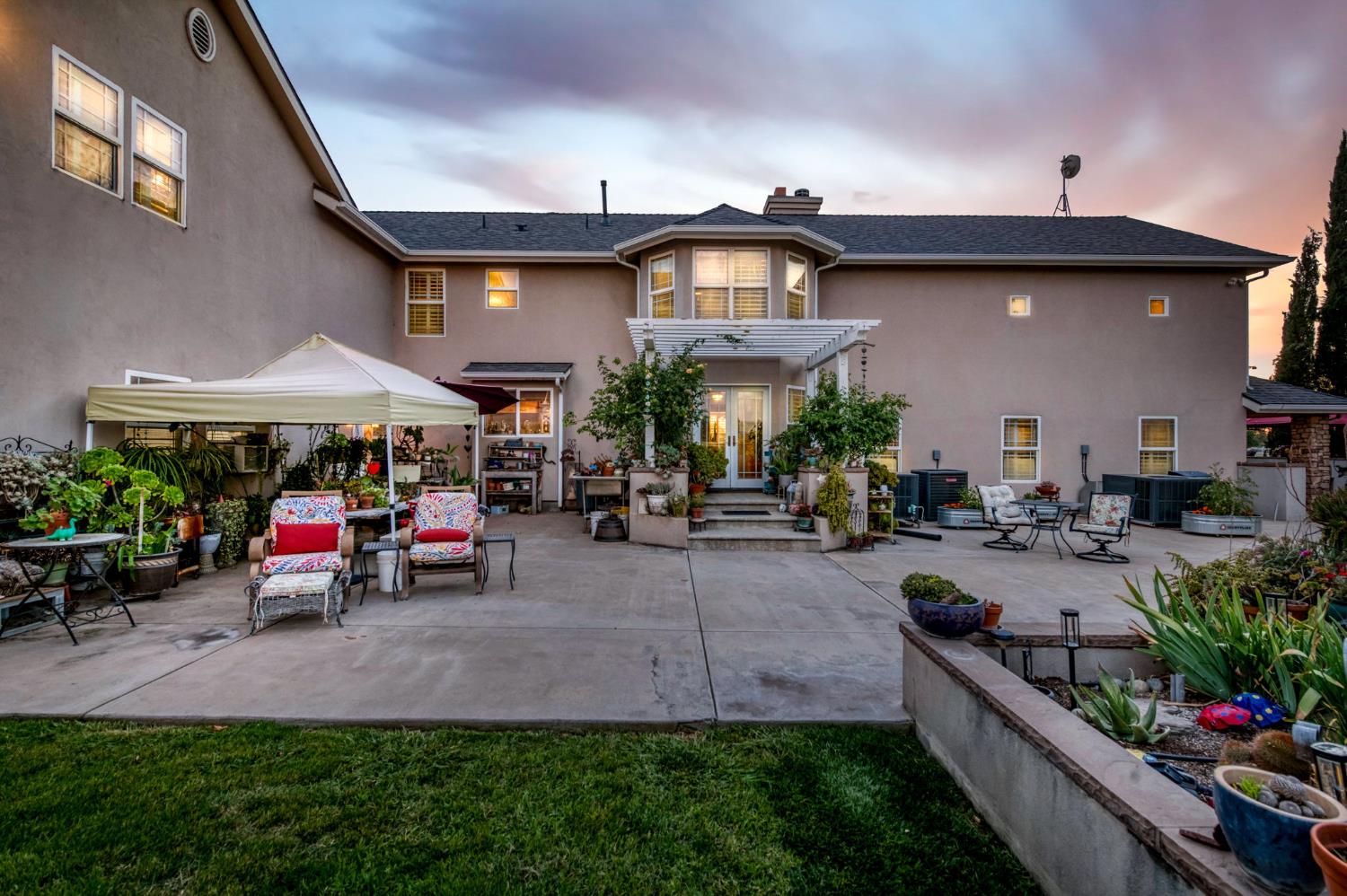 8584 N Madsen Ave, Clovis, CA 93619