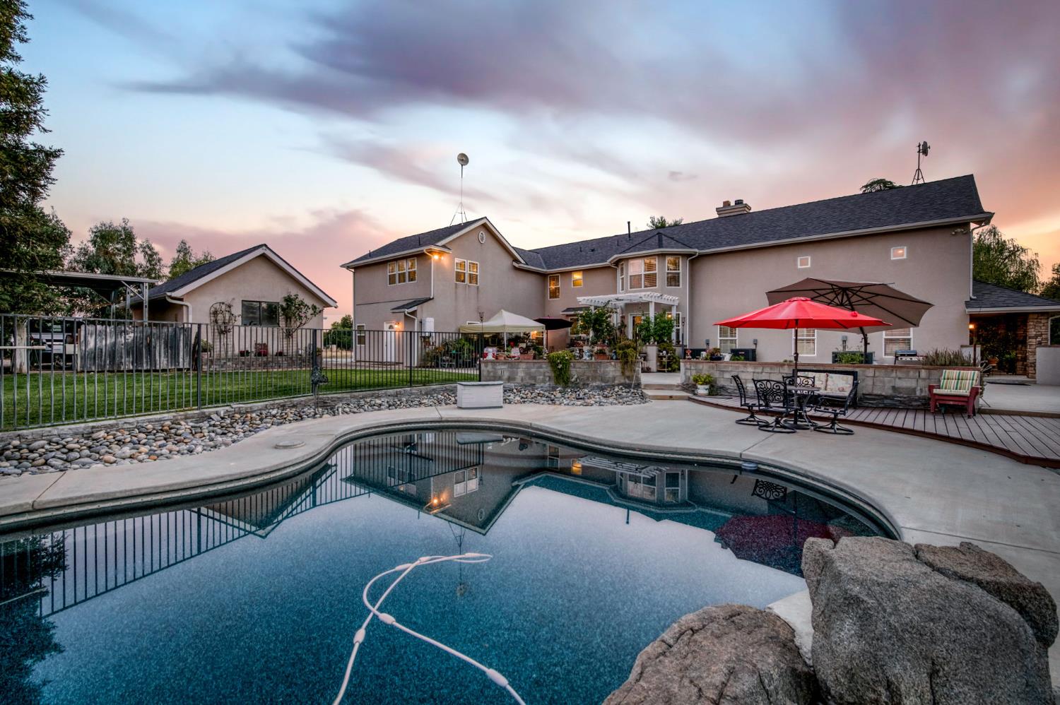 8584 N Madsen Ave, Clovis, CA 93619