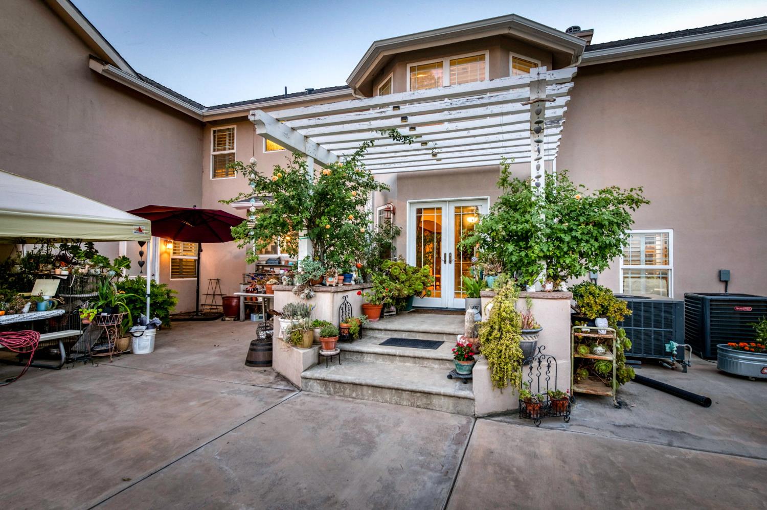 8584 N Madsen Ave, Clovis, CA 93619