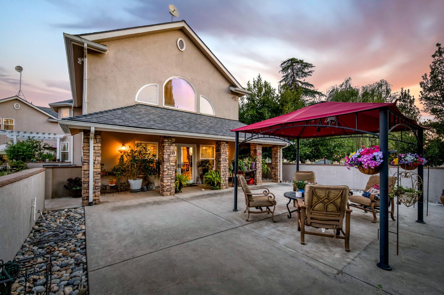 8584 N Madsen Ave, Clovis, CA 93619