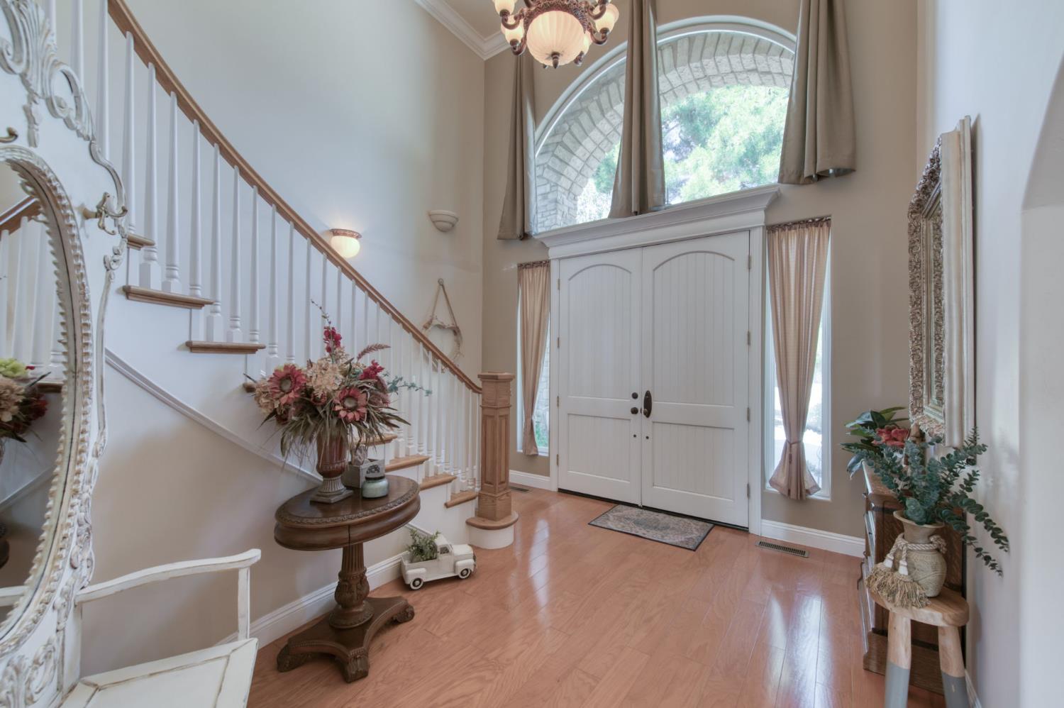 8584 N Madsen Ave, Clovis, CA 93619