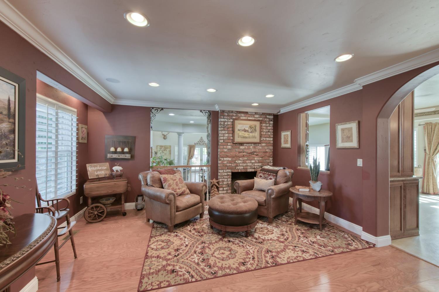 8584 N Madsen Ave, Clovis, CA 93619