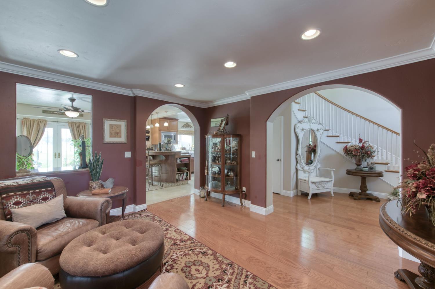8584 N Madsen Ave, Clovis, CA 93619
