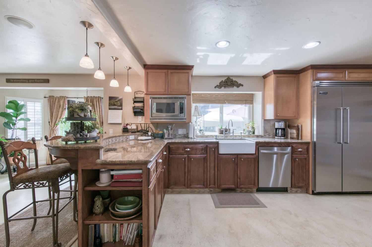 8584 N Madsen Ave, Clovis, CA 93619