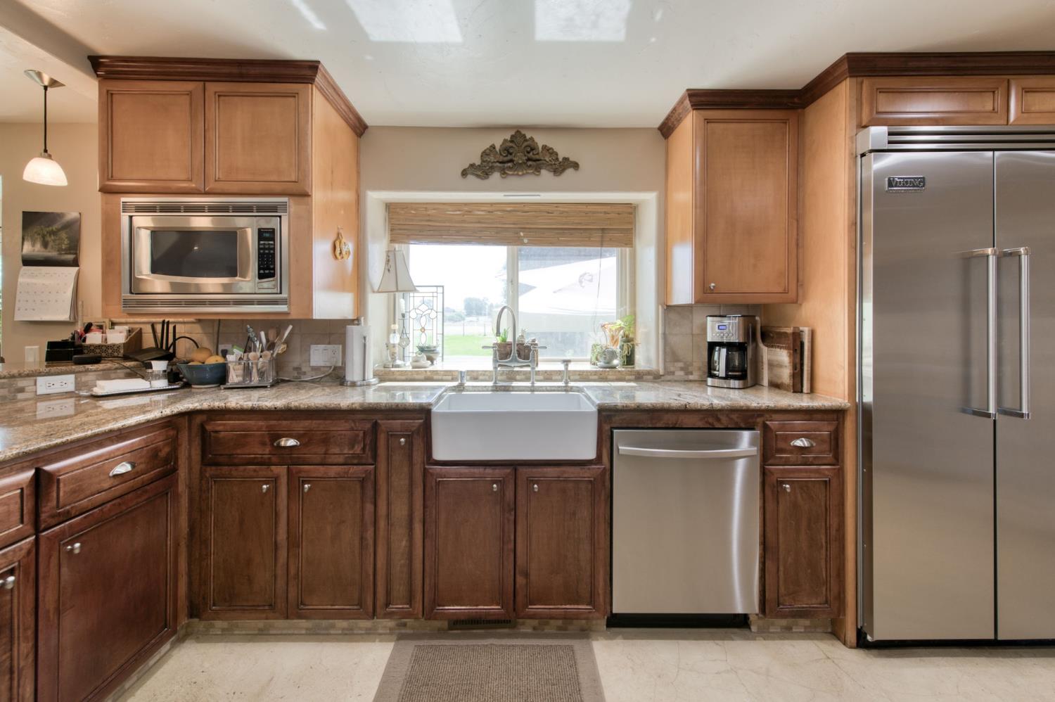 8584 N Madsen Ave, Clovis, CA 93619