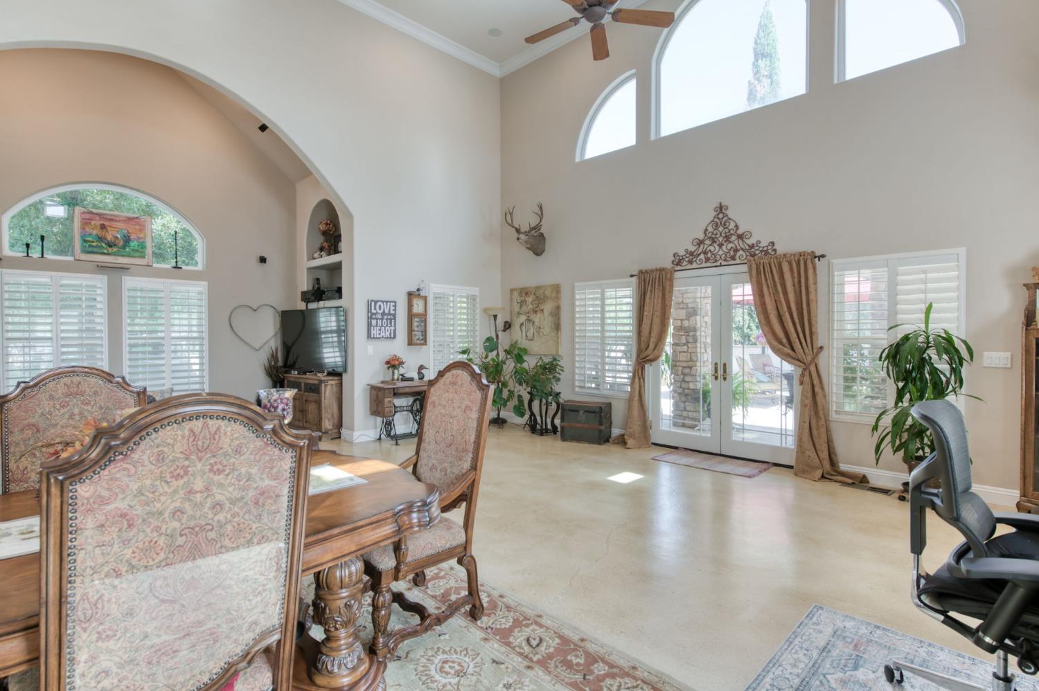 8584 N Madsen Ave, Clovis, CA 93619