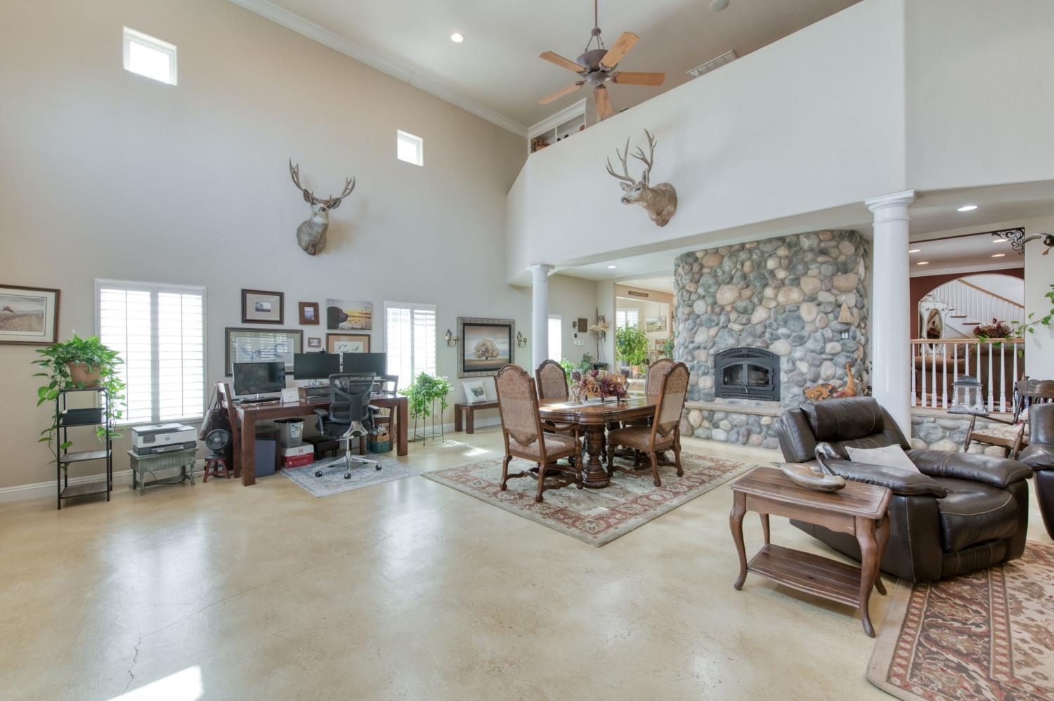 8584 N Madsen Ave, Clovis, CA 93619