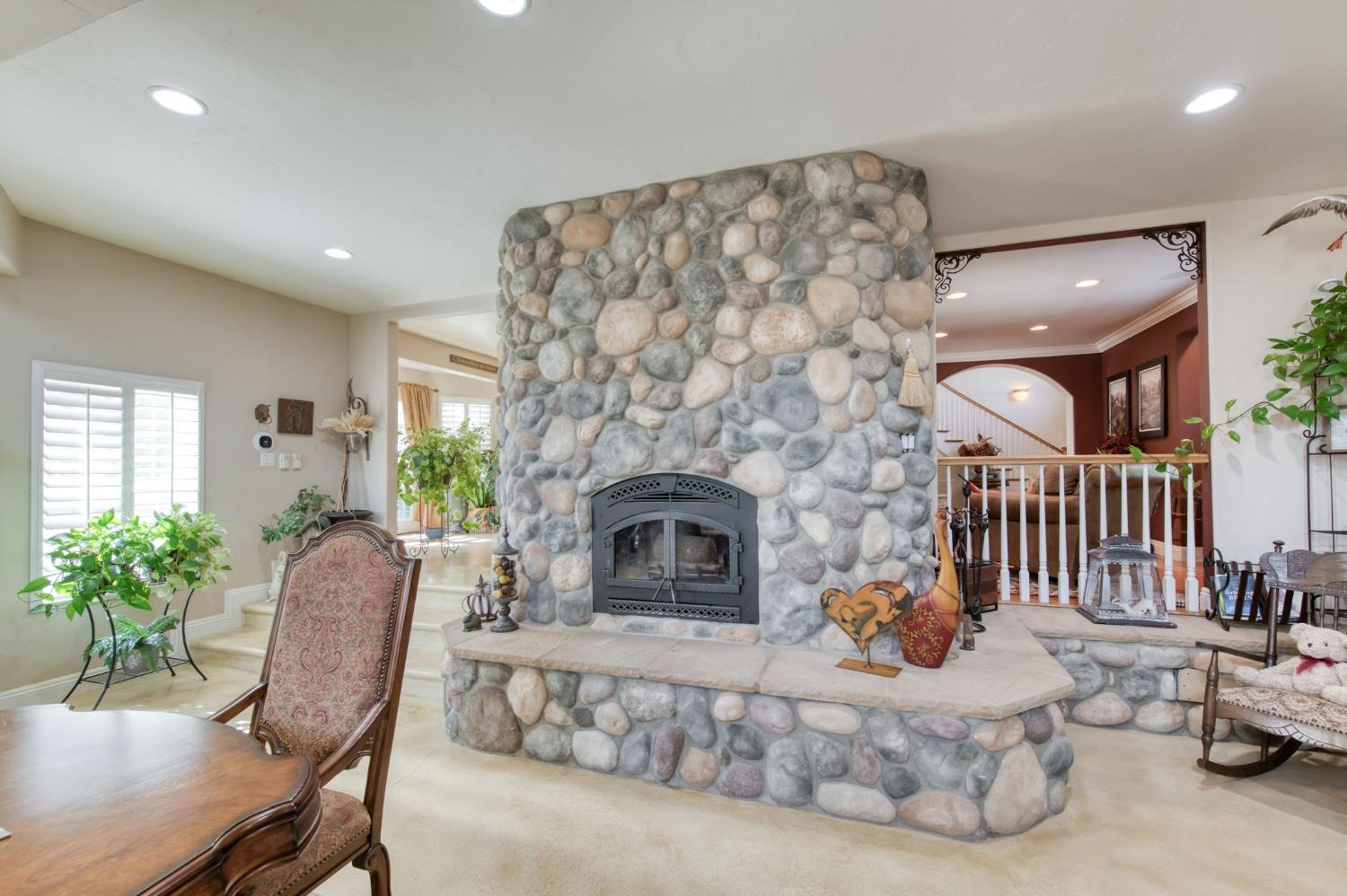 8584 N Madsen Ave, Clovis, CA 93619