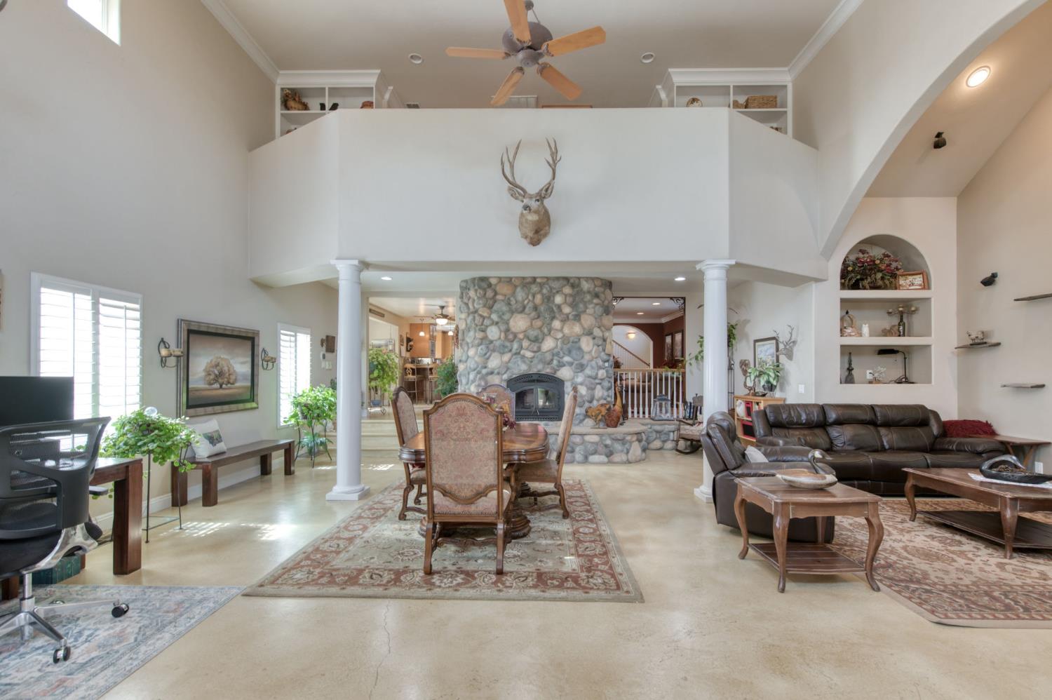 8584 N Madsen Ave, Clovis, CA 93619