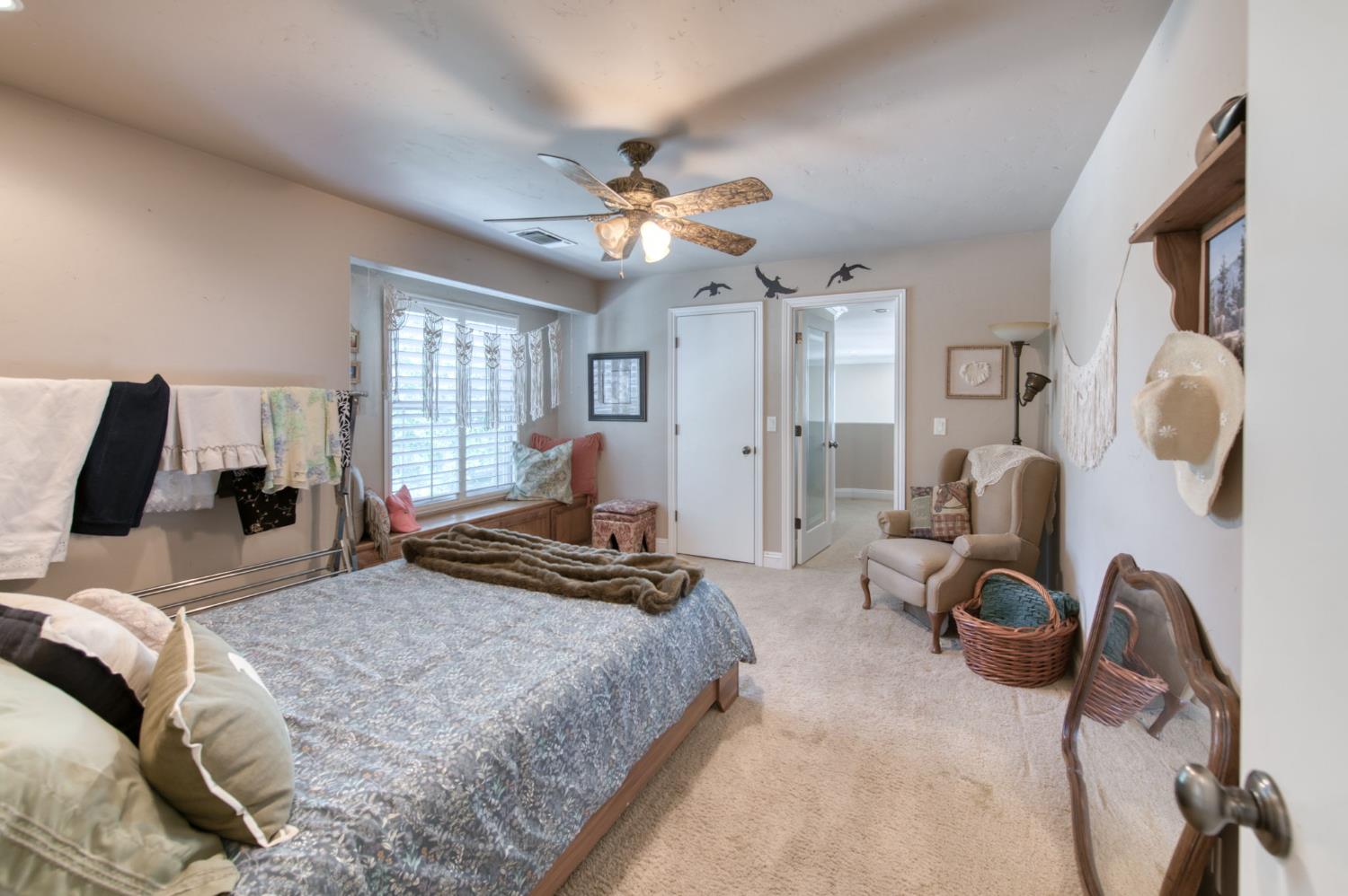 8584 N Madsen Ave, Clovis, CA 93619