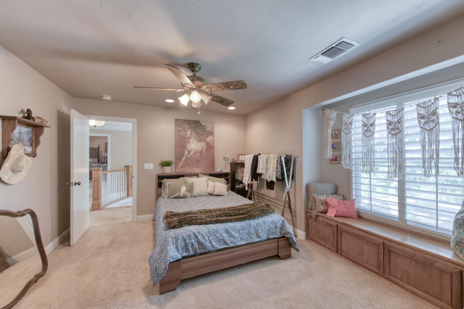 8584 N Madsen Ave, Clovis, CA 93619