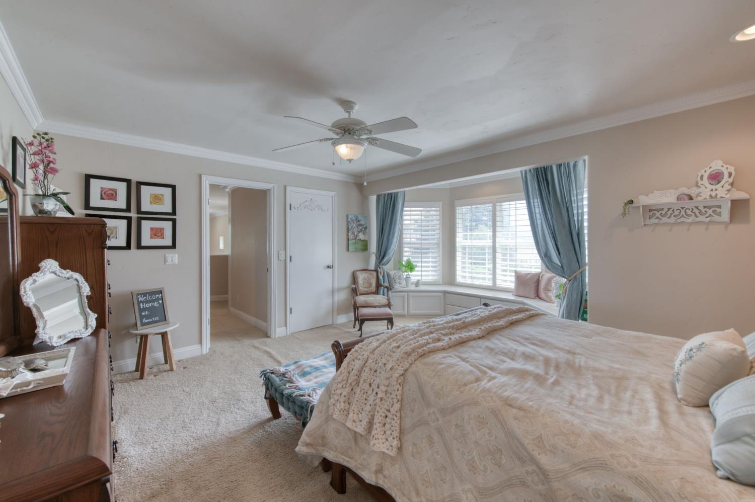 8584 N Madsen Ave, Clovis, CA 93619