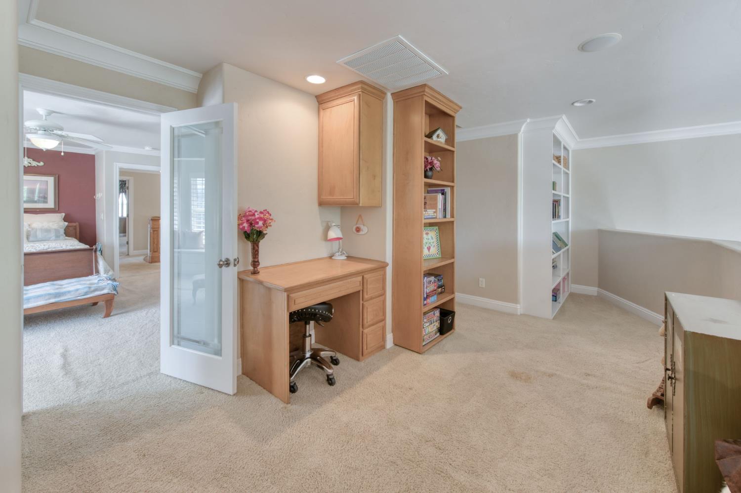 8584 N Madsen Ave, Clovis, CA 93619