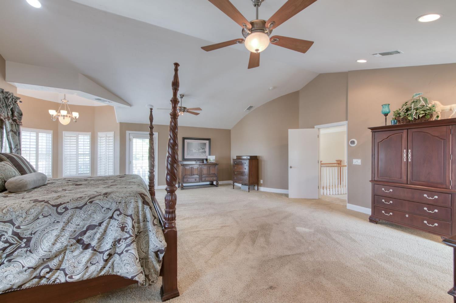 8584 N Madsen Ave, Clovis, CA 93619