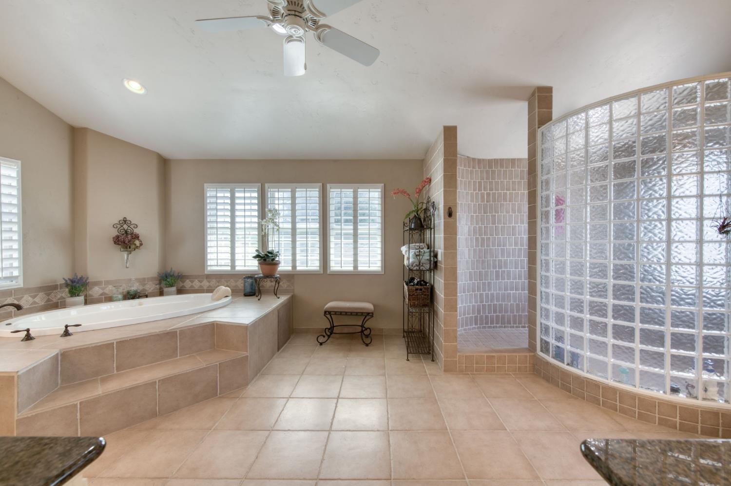 8584 N Madsen Ave, Clovis, CA 93619