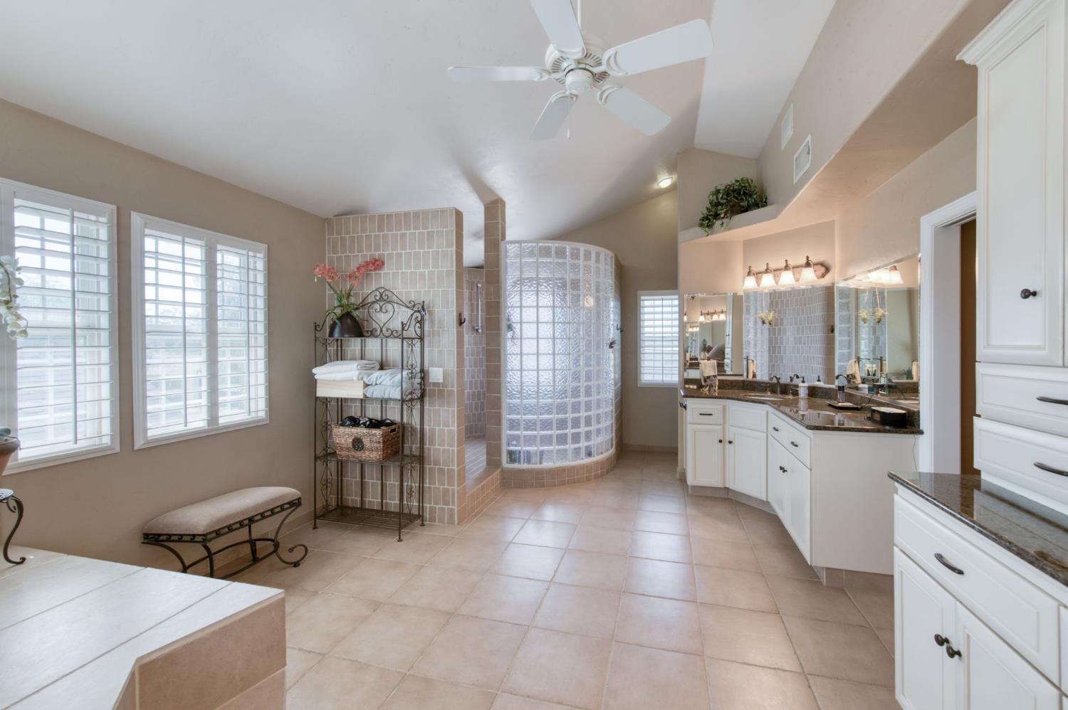 8584 N Madsen Ave, Clovis, CA 93619