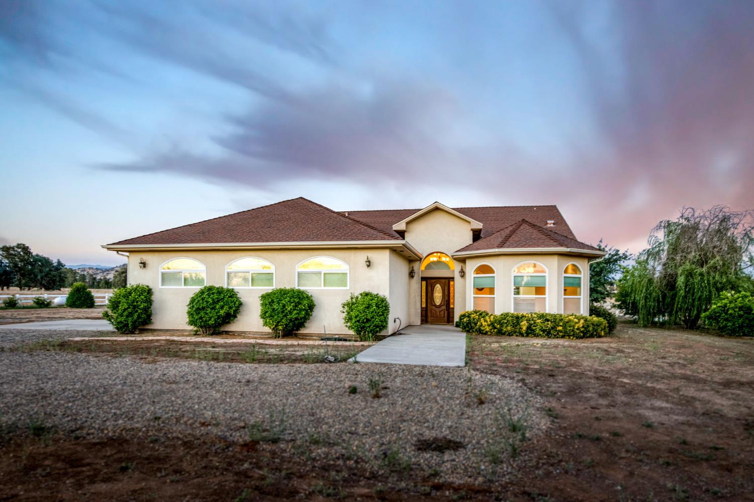 8584 N Madsen Ave, Clovis, CA 93619