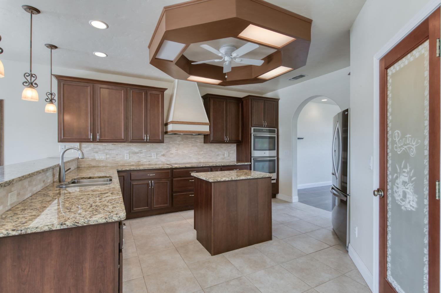 8584 N Madsen Ave, Clovis, CA 93619