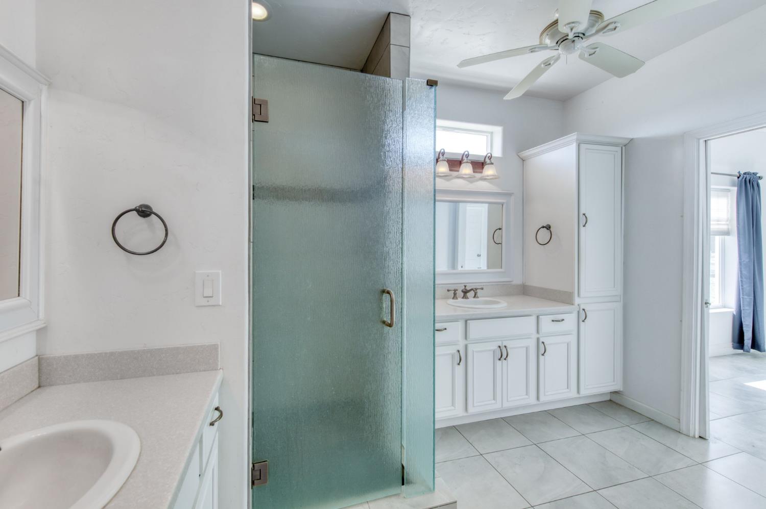 8584 N Madsen Ave, Clovis, CA 93619