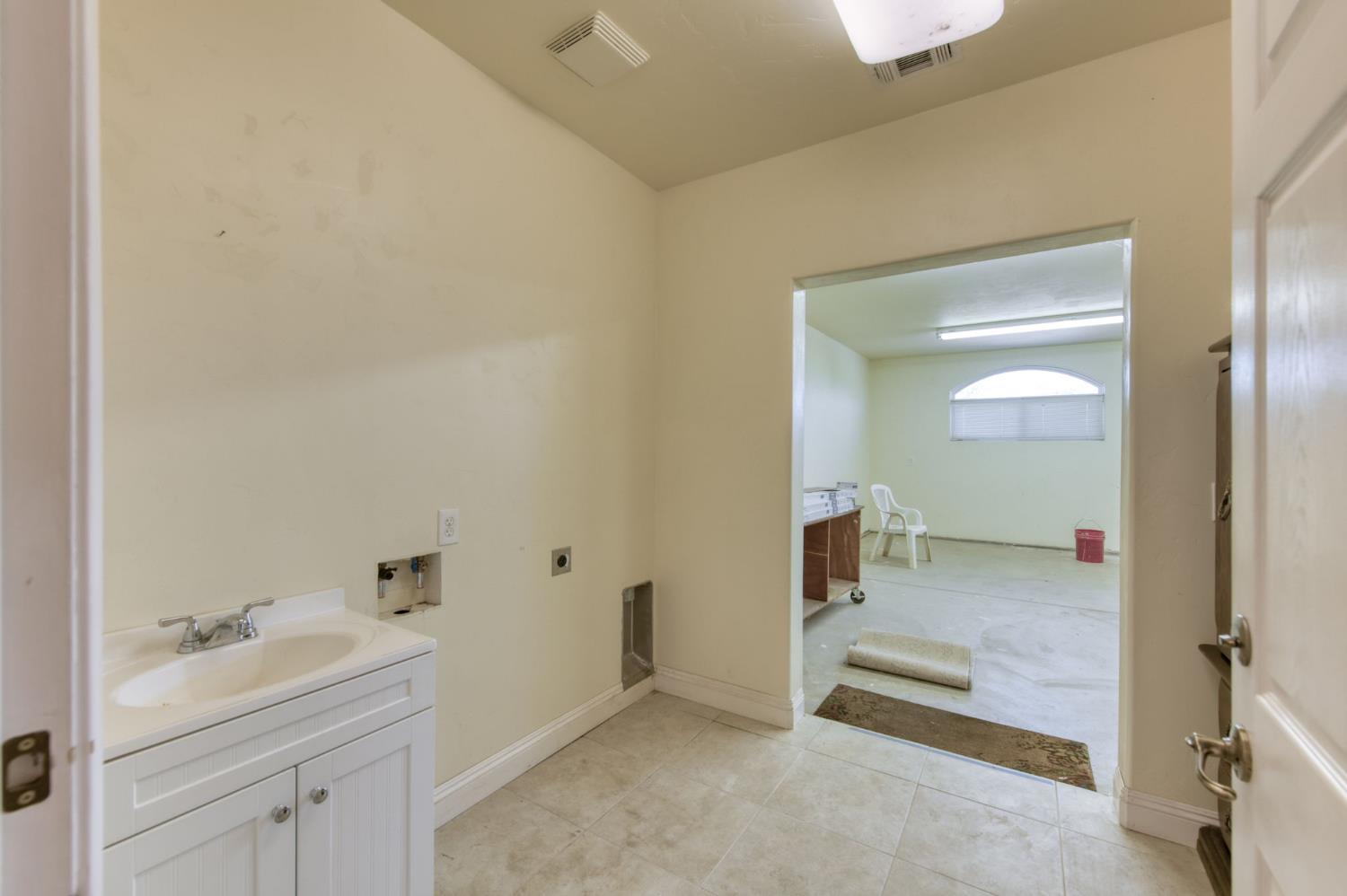8584 N Madsen Ave, Clovis, CA 93619