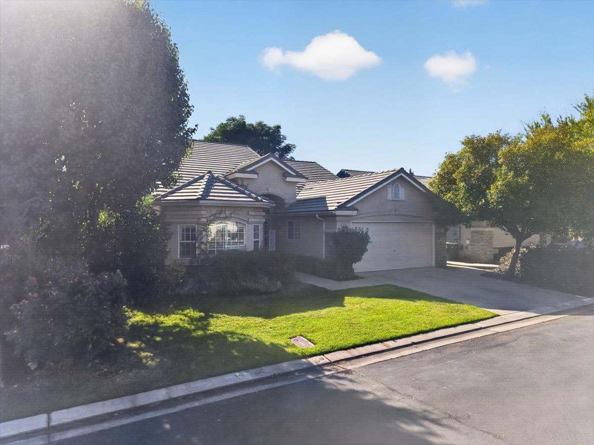 8531 N Talladega Way, Fresno, CA 93720