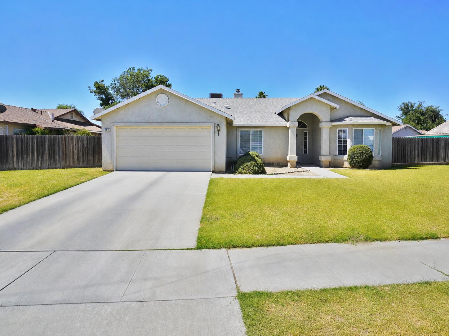 799 Daphne Ln, Lemoore, CA 93245