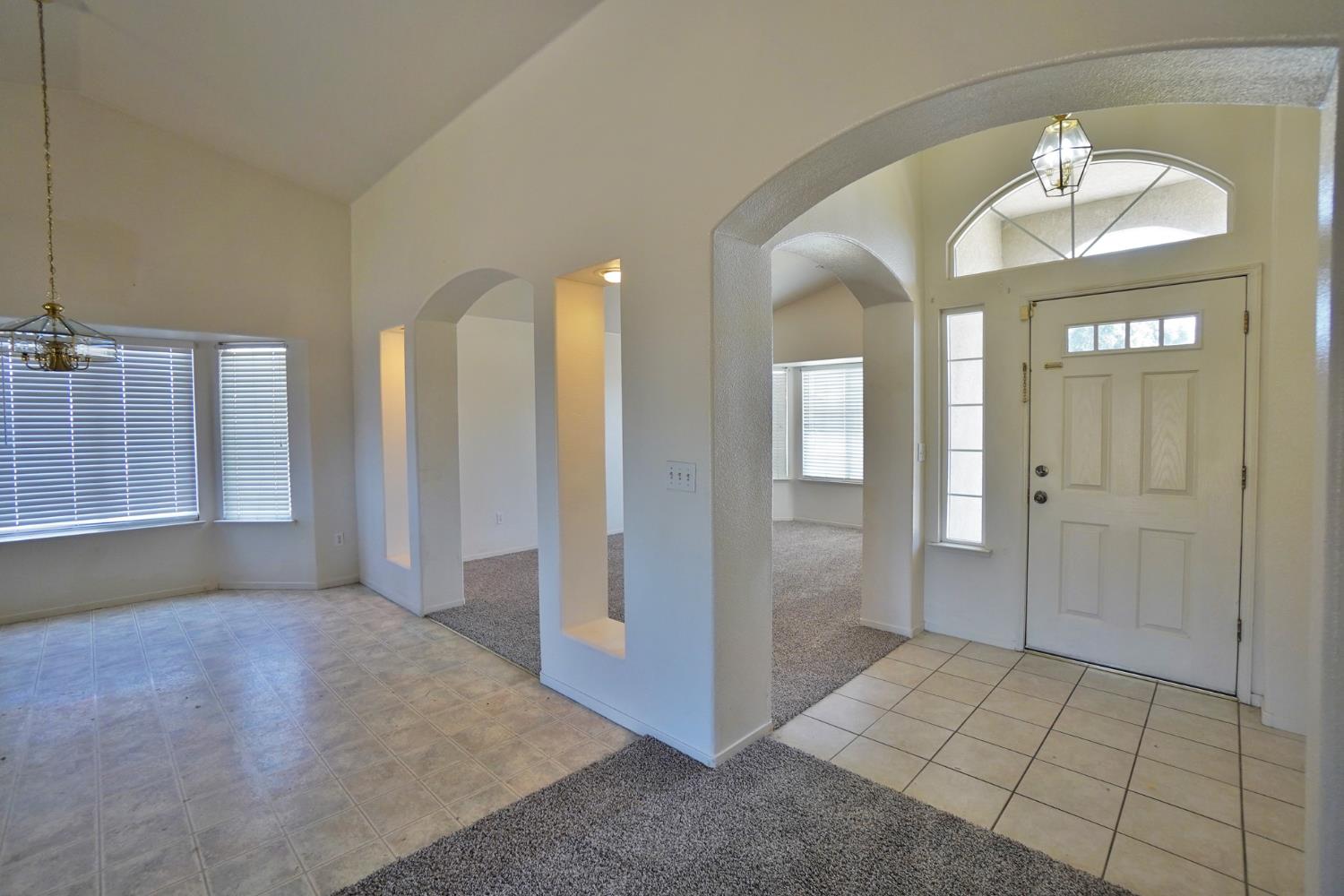 799 Daphne Ln, Lemoore, CA 93245