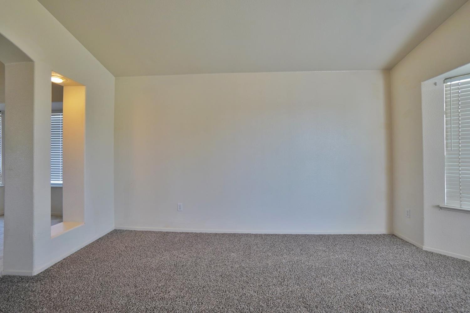 799 Daphne Ln, Lemoore, CA 93245