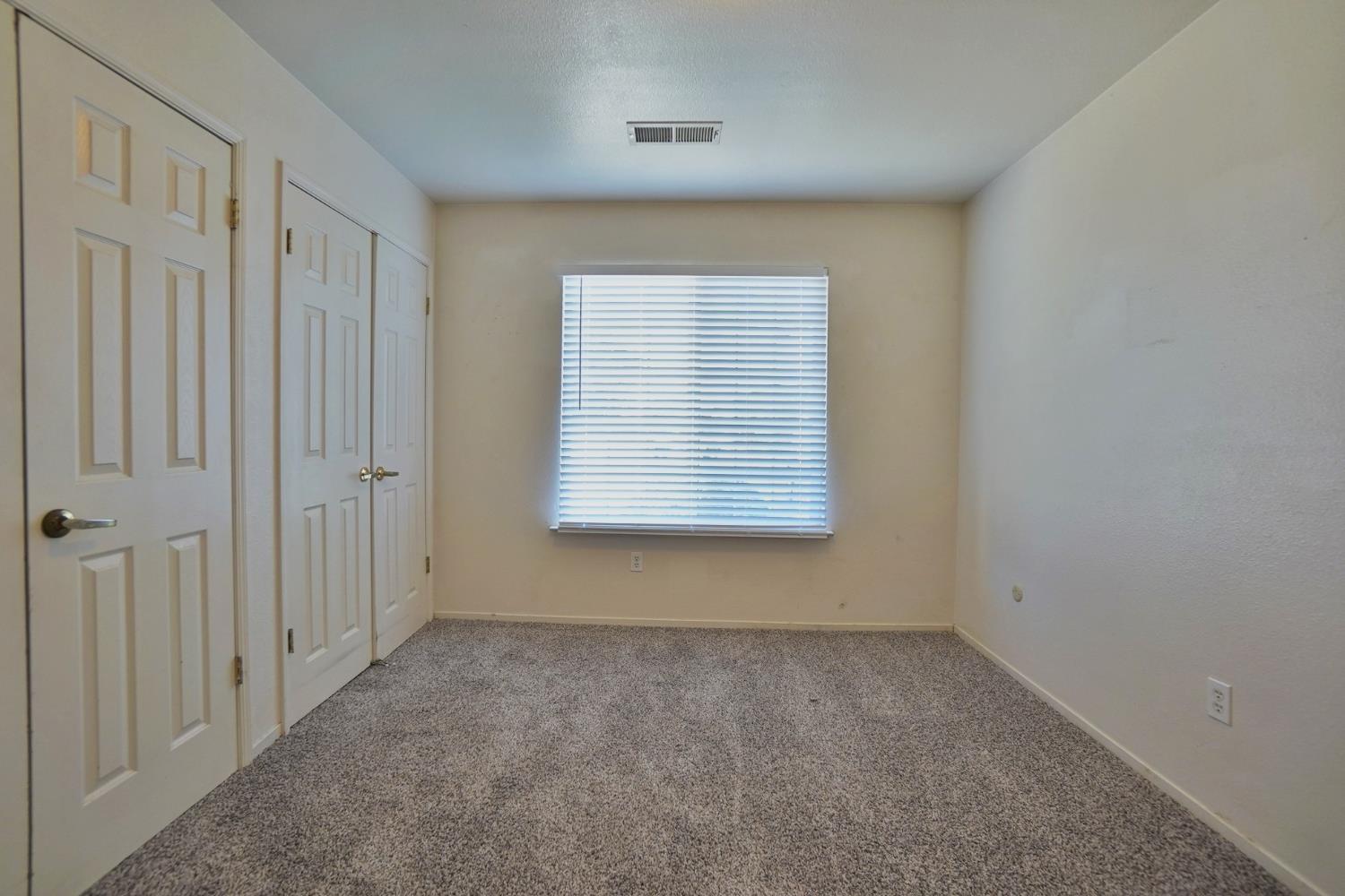 799 Daphne Ln, Lemoore, CA 93245