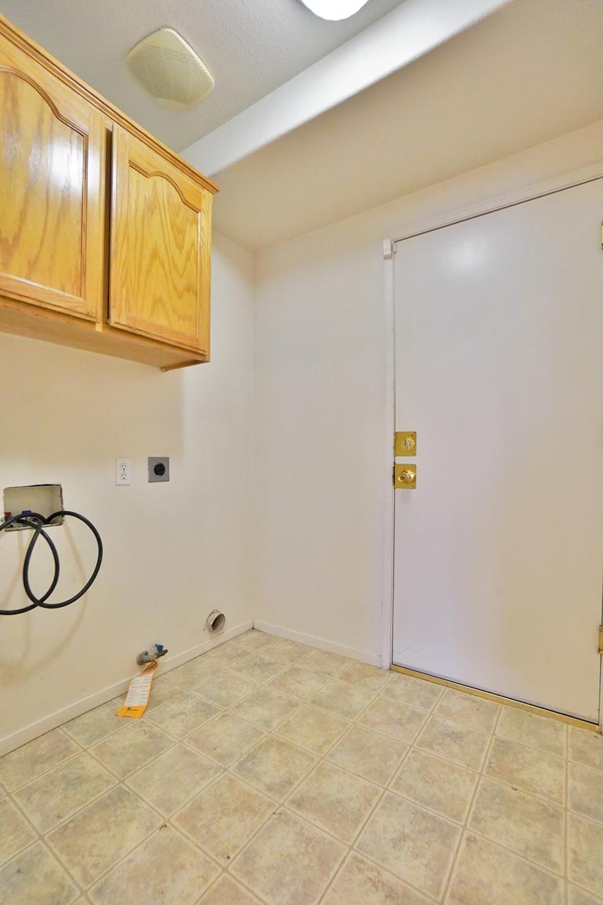 799 Daphne Ln, Lemoore, CA 93245