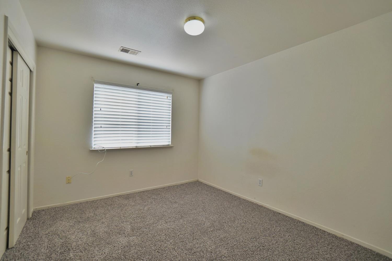 799 Daphne Ln, Lemoore, CA 93245