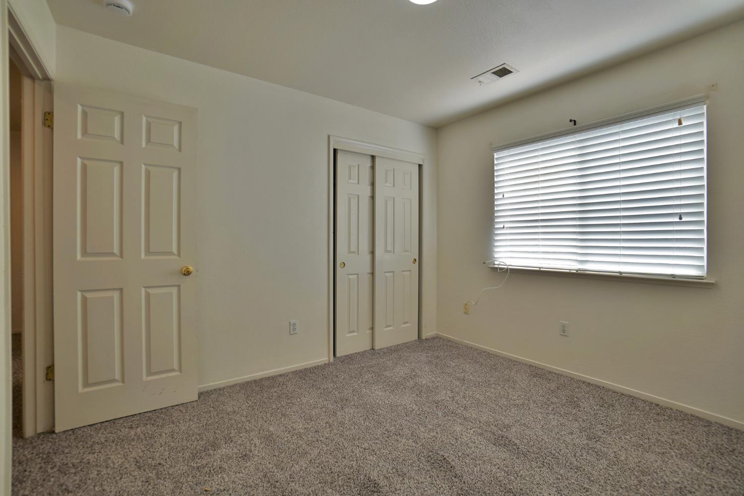 799 Daphne Ln, Lemoore, CA 93245