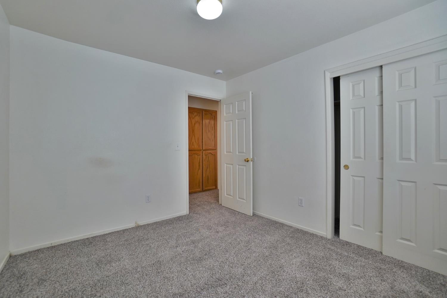 799 Daphne Ln, Lemoore, CA 93245