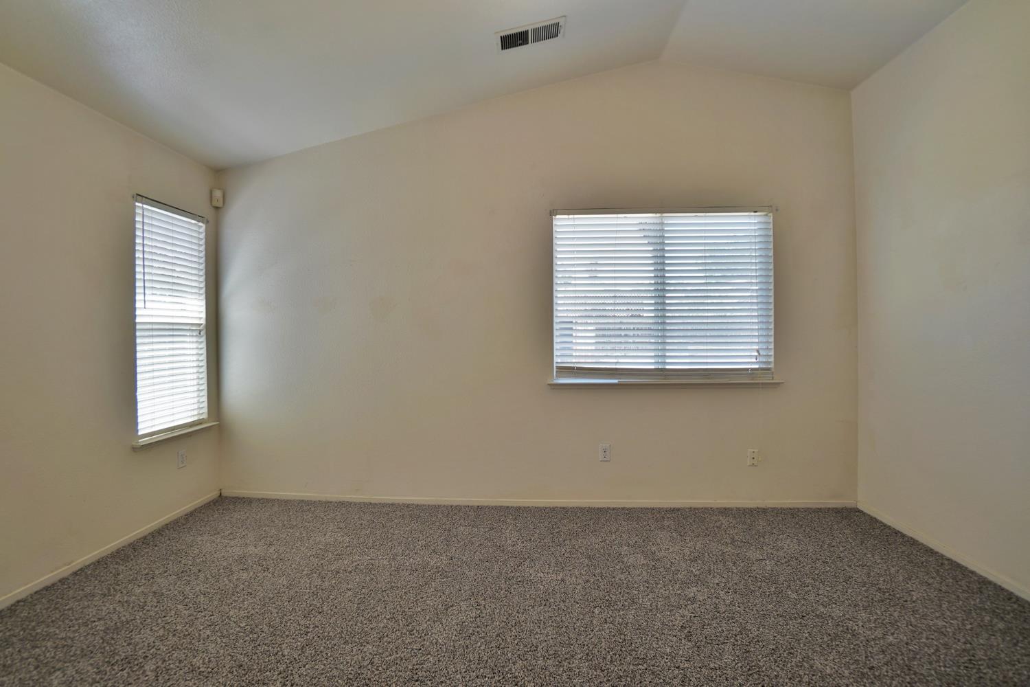 799 Daphne Ln, Lemoore, CA 93245
