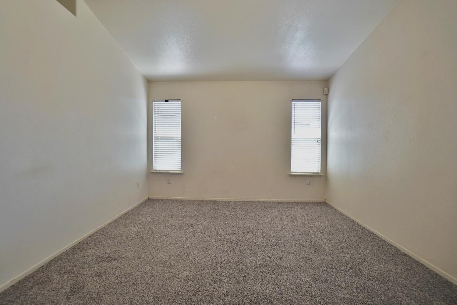 799 Daphne Ln, Lemoore, CA 93245