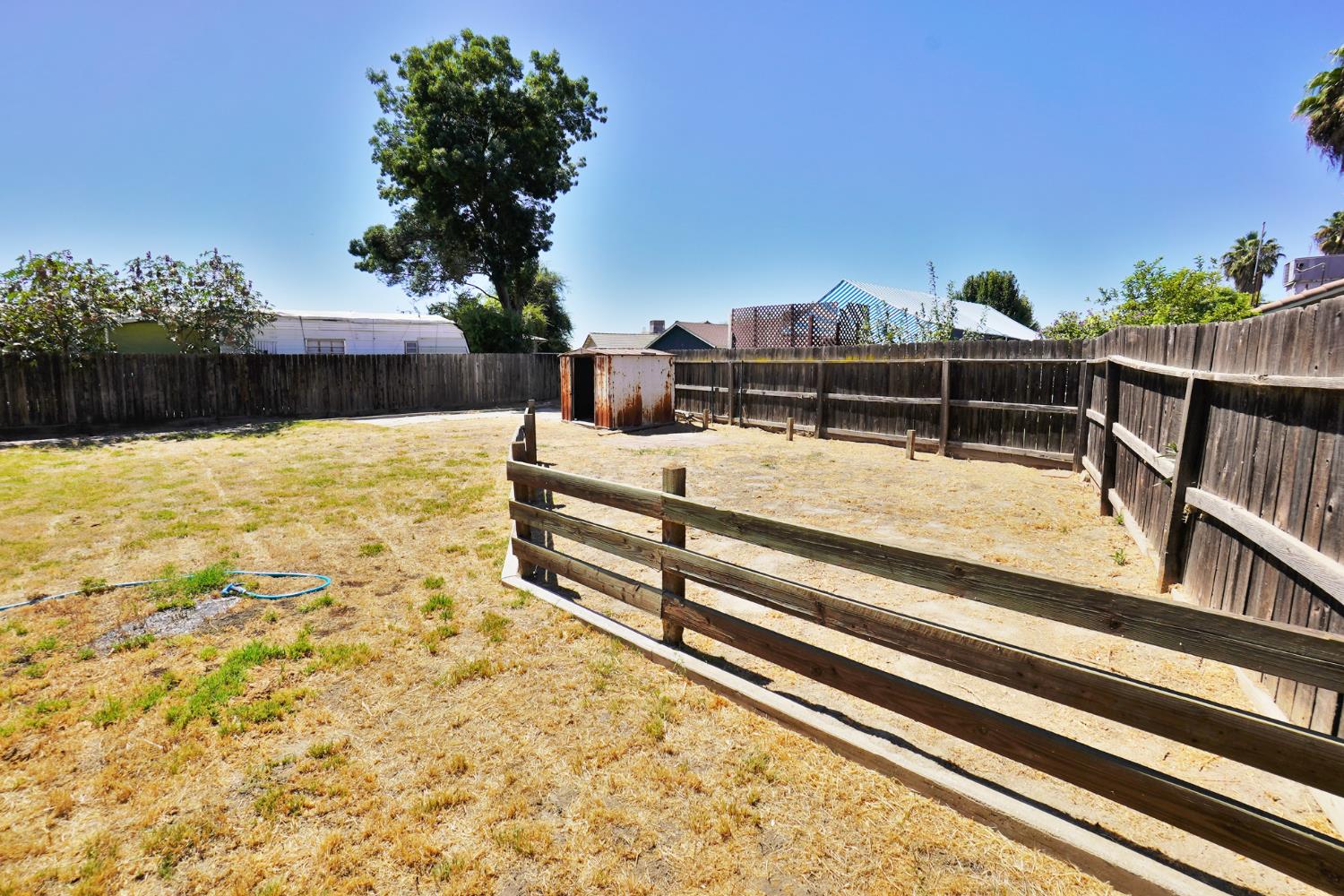799 Daphne Ln, Lemoore, CA 93245
