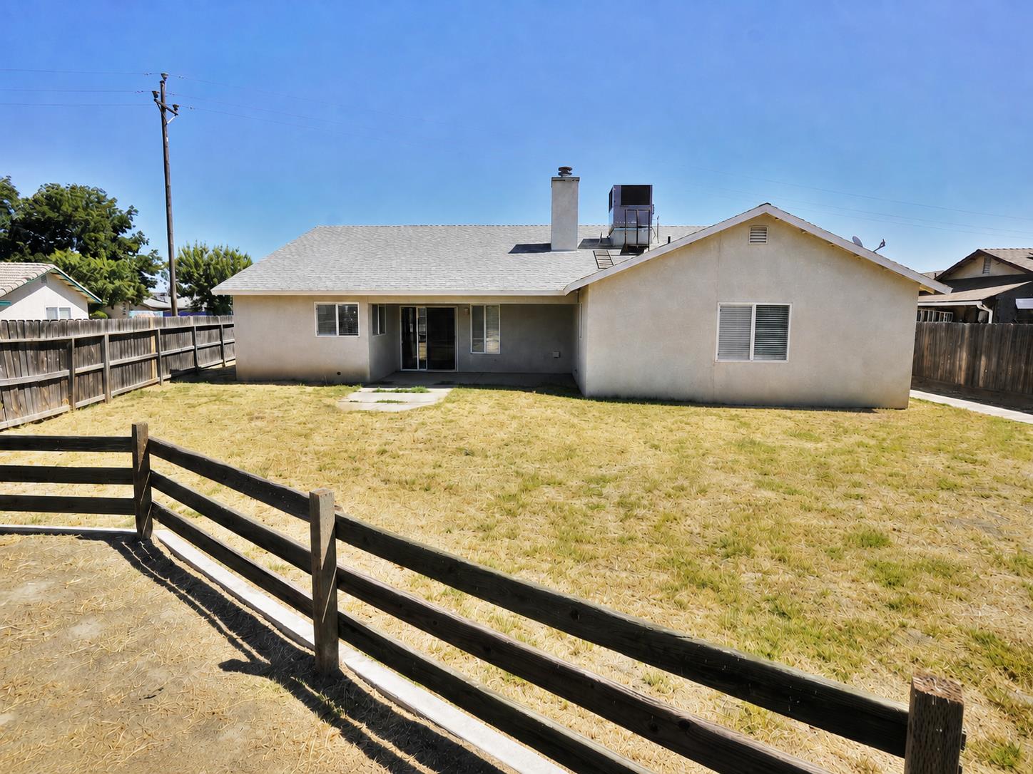 799 Daphne Ln, Lemoore, CA 93245