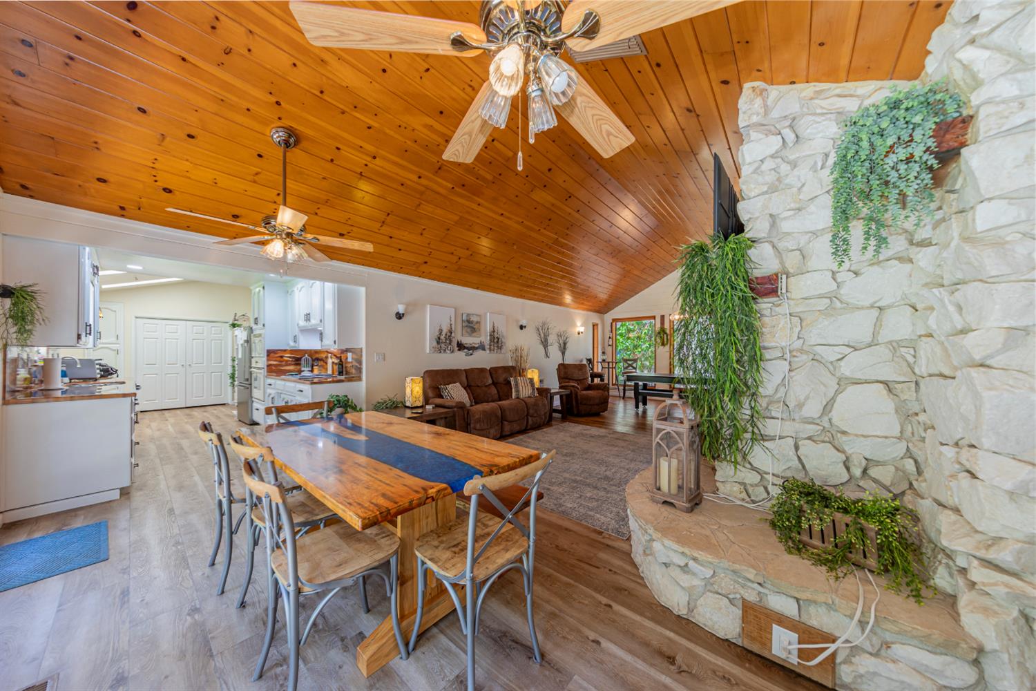 42395 Maples Ln, Oakhurst, CA 93644