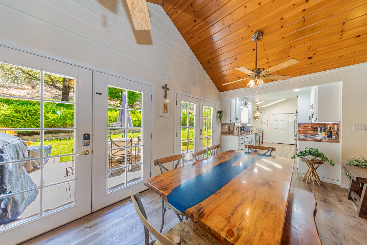 42395 Maples Ln, Oakhurst, CA 93644