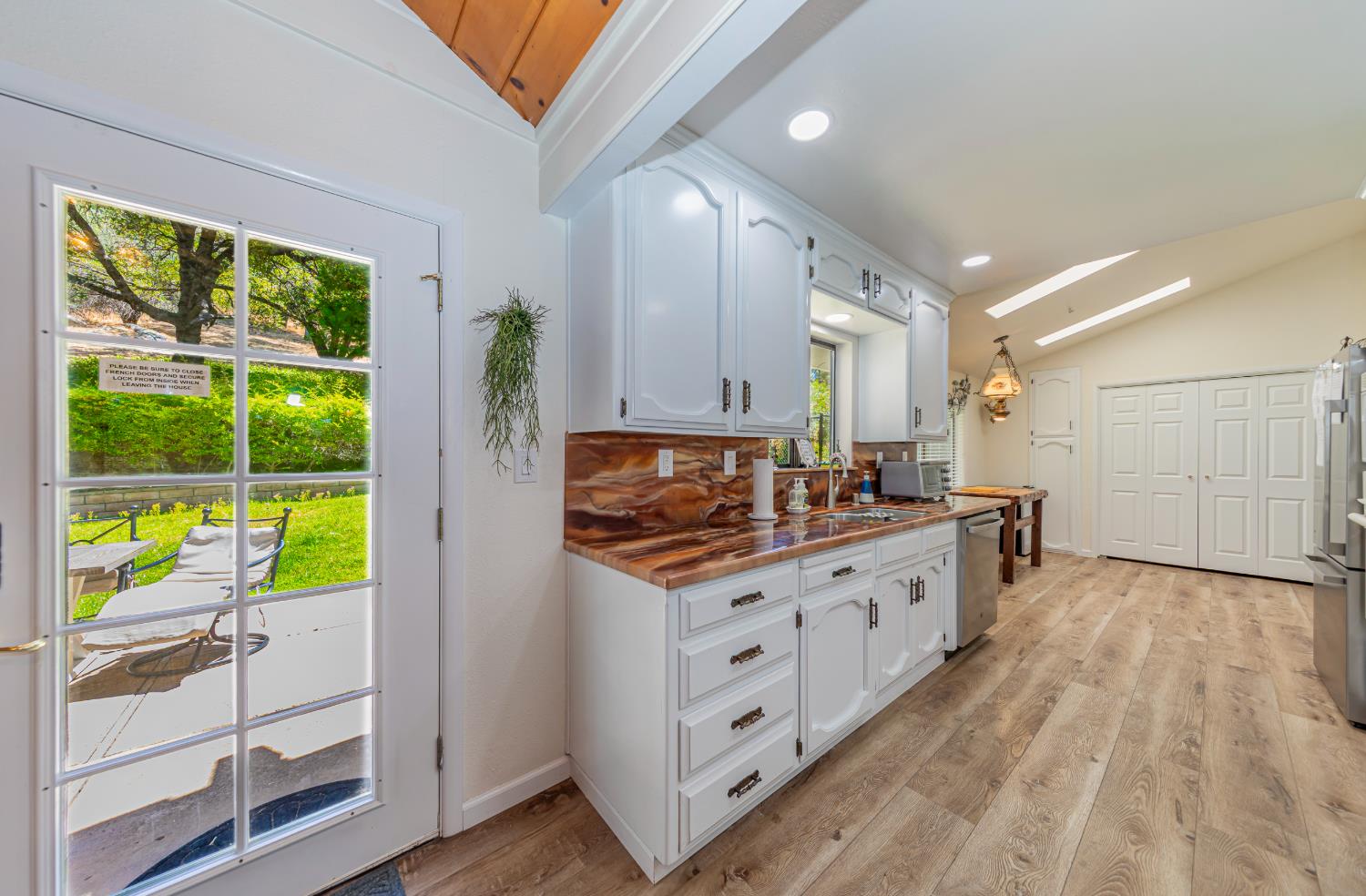 42395 Maples Ln, Oakhurst, CA 93644