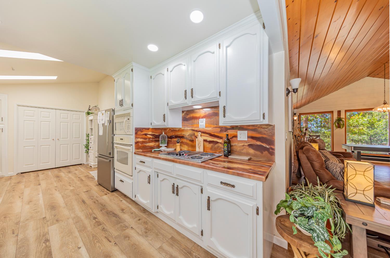 42395 Maples Ln, Oakhurst, CA 93644