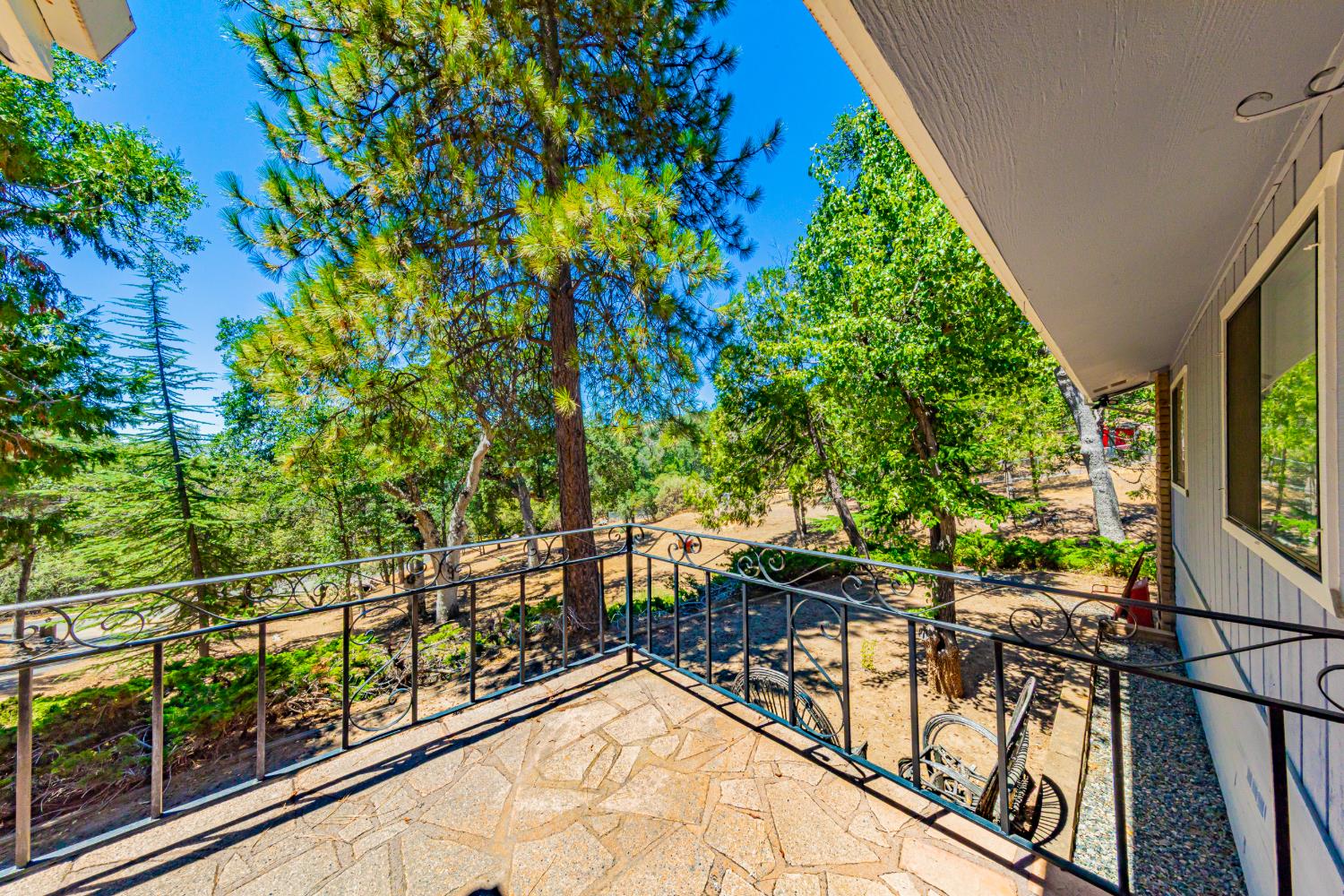 42395 Maples Ln, Oakhurst, CA 93644