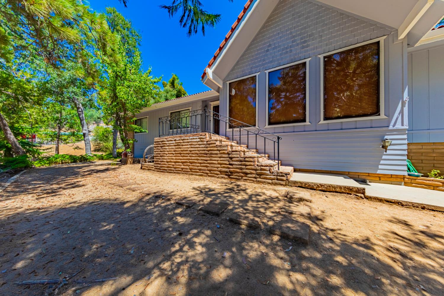 42395 Maples Ln, Oakhurst, CA 93644