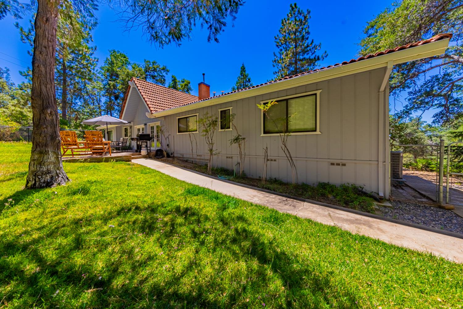 42395 Maples Ln, Oakhurst, CA 93644