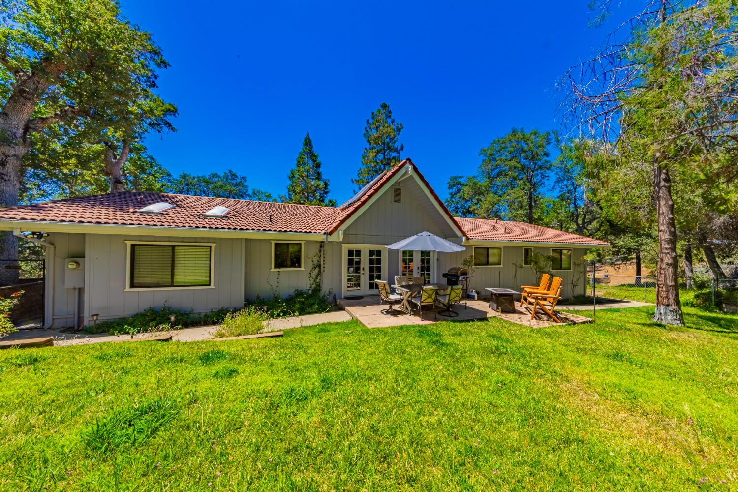 42395 Maples Ln, Oakhurst, CA 93644