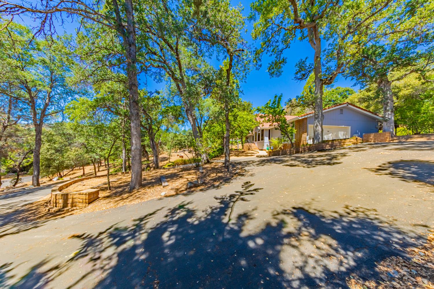 42395 Maples Ln, Oakhurst, CA 93644