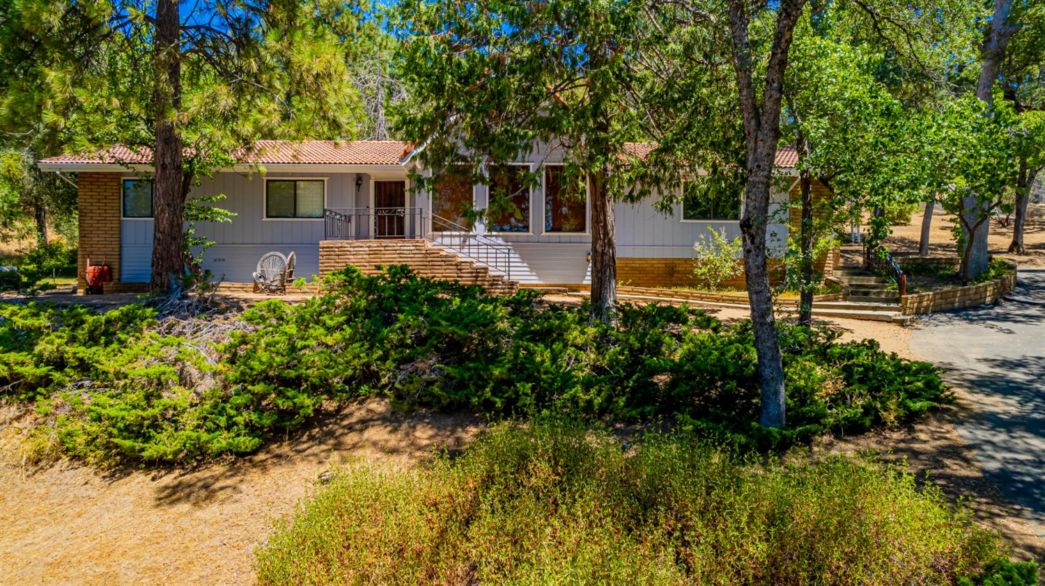 42395 Maples Ln, Oakhurst, CA 93644